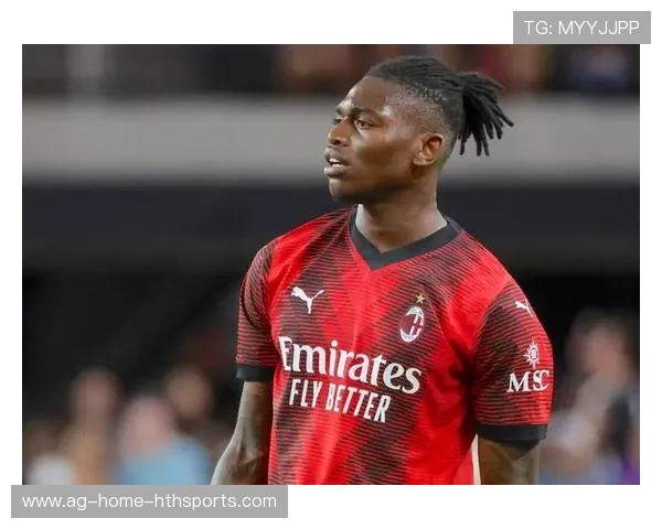 AC米兰快速推进连击奏效，莱奥连过两人后劲射中柱