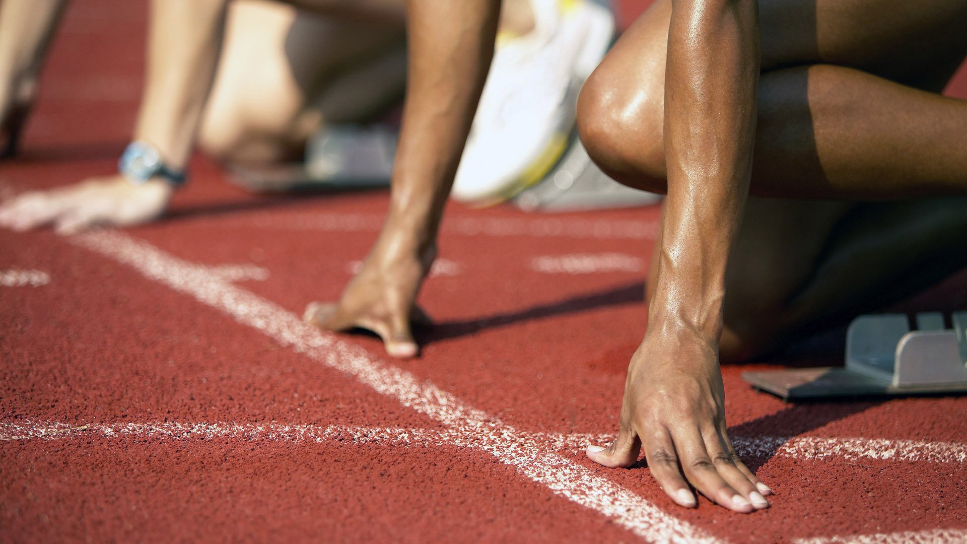 山地跑团越野试脚赛 先锋小队提前探路标记关键路段